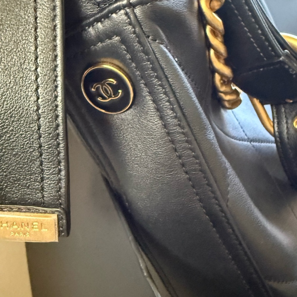 Chanel Easy Mood Hobo Quilted Black Leather Bag with Gold Chain - Picture 10 of 13